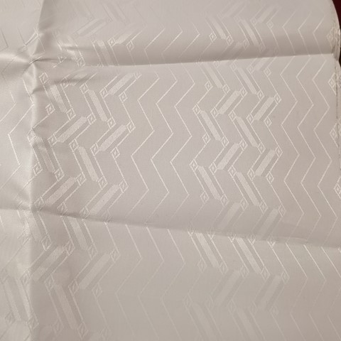 issu pagne africain, Bazin blanc, La ferme de Léo, ventes solidaires,