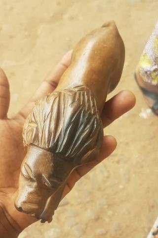 Statuette lion en bois fait main, Cameroun