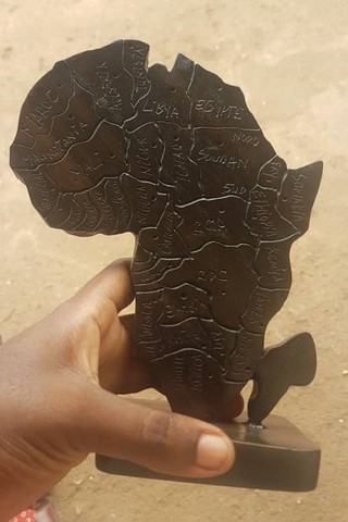 Carte Afrique en bois fait main,