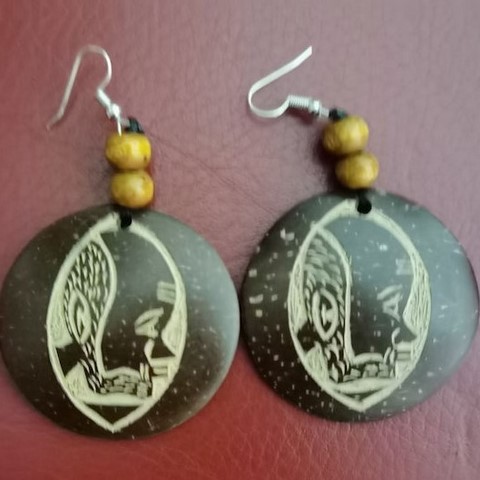 Boucles d'oreilles artisanale Masque Cameroun en perles et noix de coco,