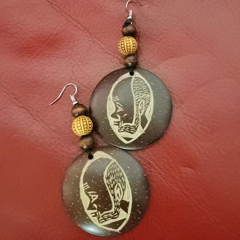 Boucles d'oreilles artisanale Masque Cameroun en perles et noix de coco,