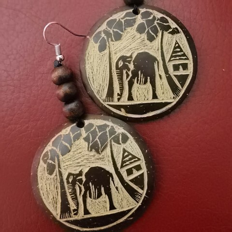 Boucles d'oreilles artisanale éléphant Cameroun en perles et noix de coco,