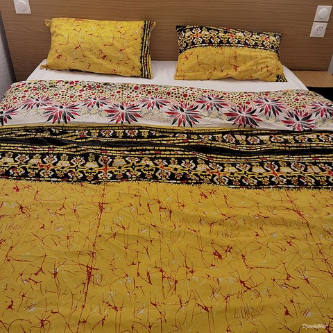 ​Reversible duvet + pillowcases in wax fabricn