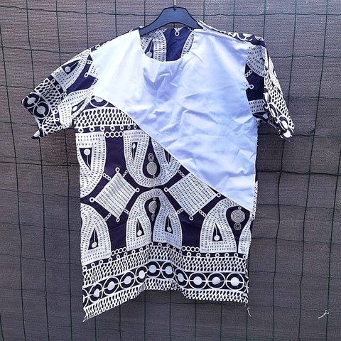 Tunique homme en tissu Ndop du Cameroun